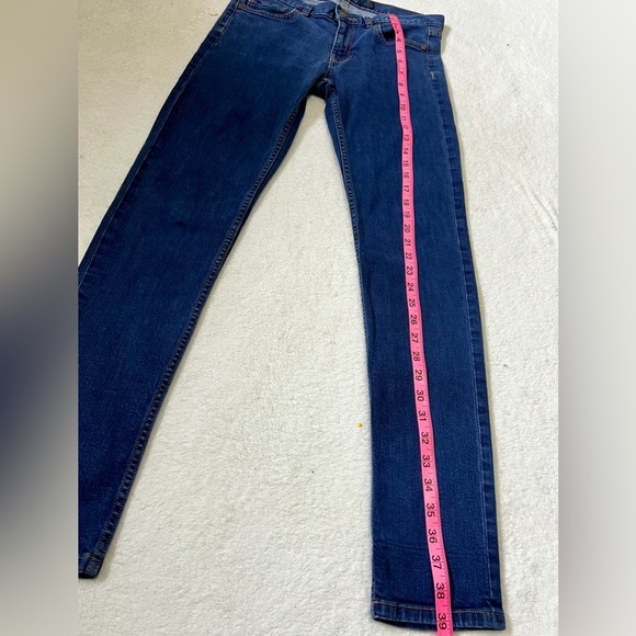 Patagonia Medium Wash Mid-Rise Classic Skinny Jean - Size 29 - Picture 4 of 10